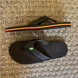 Brown Sanuk flip flops Men’s size 13